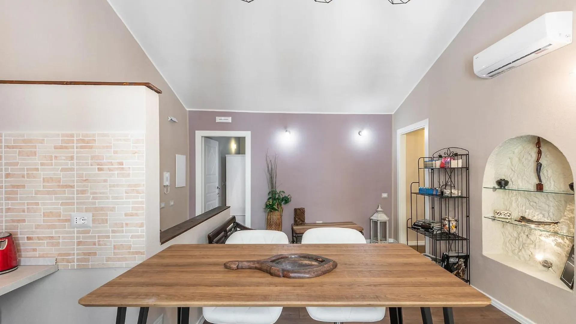 Estay Garibaldi Cagliari Italy